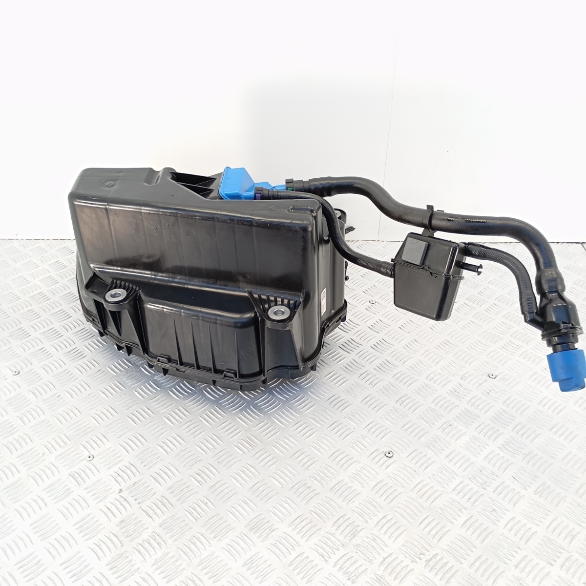 Serbatoio AdBlue Audi A4 B9 A5 F5 2.0 TDI OEM 8W0131878BP - immagine 9