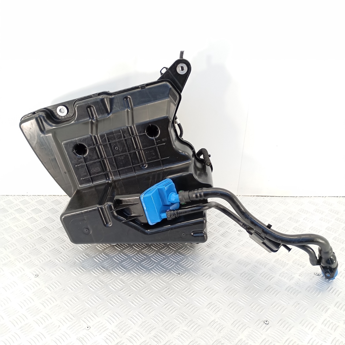 Serbatoio AdBlue Audi A4 B9 A5 F5 2.0 TDI OEM 8W0131878BP - immagine 10
