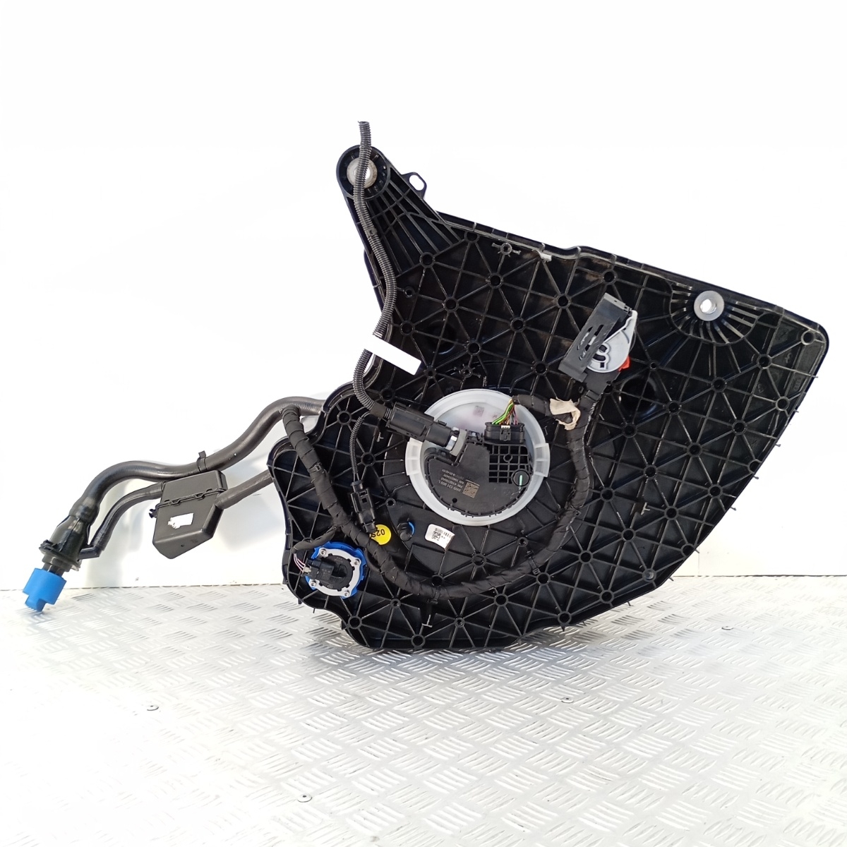 Serbatoio AdBlue Audi A4 B9 A5 F5 2.0 TDI OEM 8W0131878BP - immagine 3