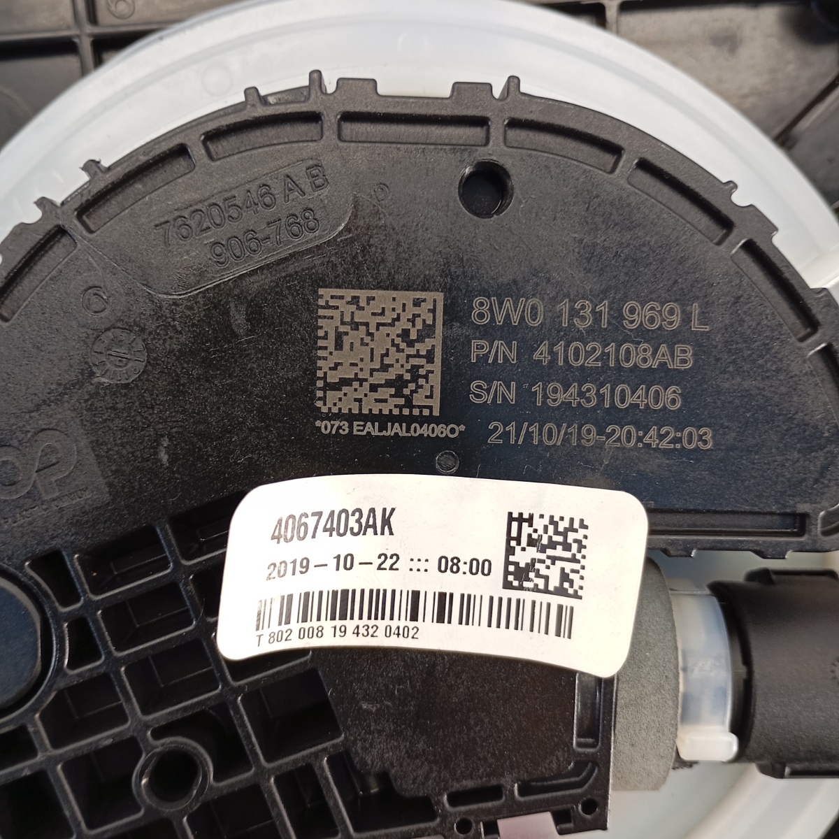 Serbatoio AdBlue Audi A4 B9 A5 F5 2.0 TDI OEM 8W0131878BP - immagine 7