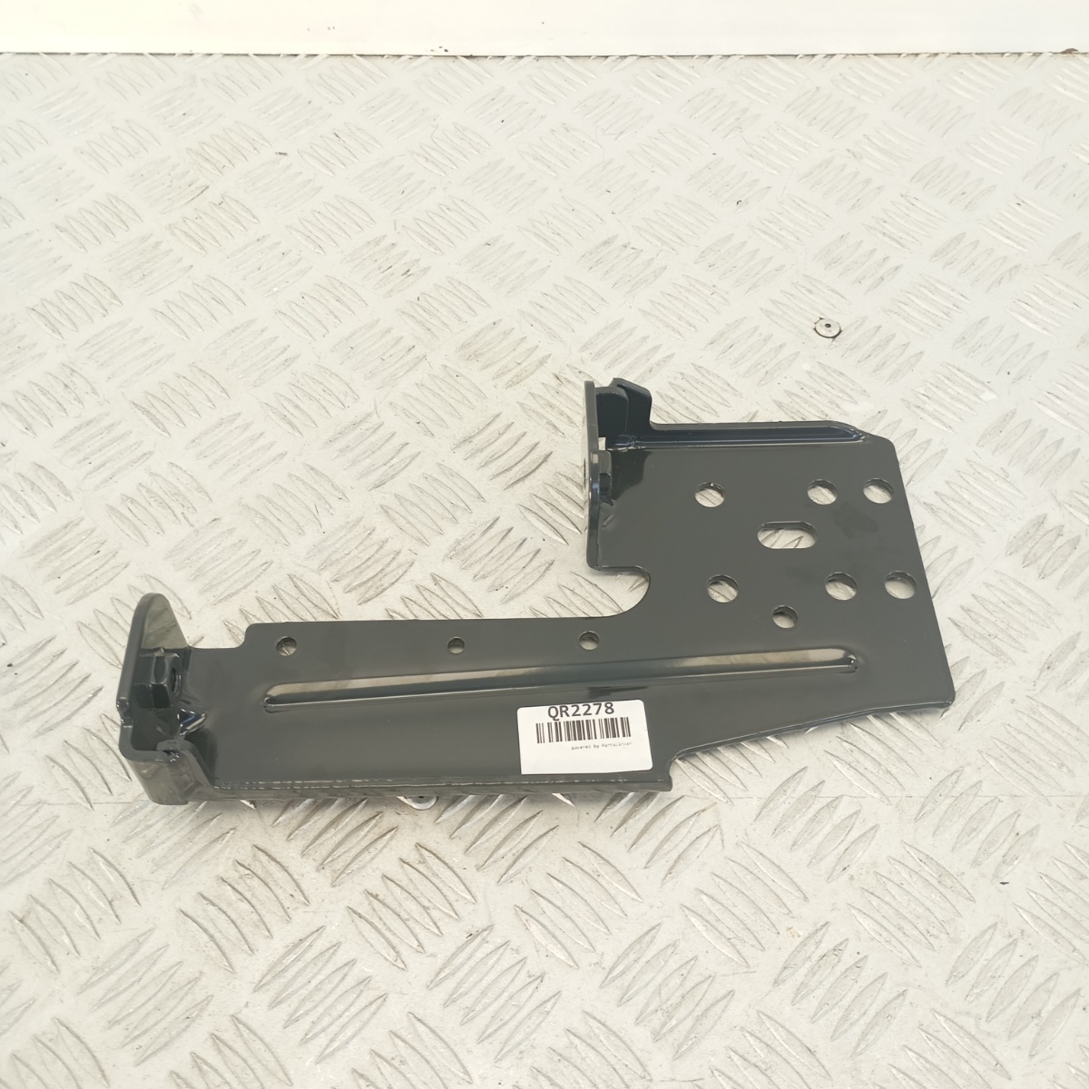 Supporto Radiatore Anteriore Sinistro Iveco Daily 2014–2023 OEM 5803250188