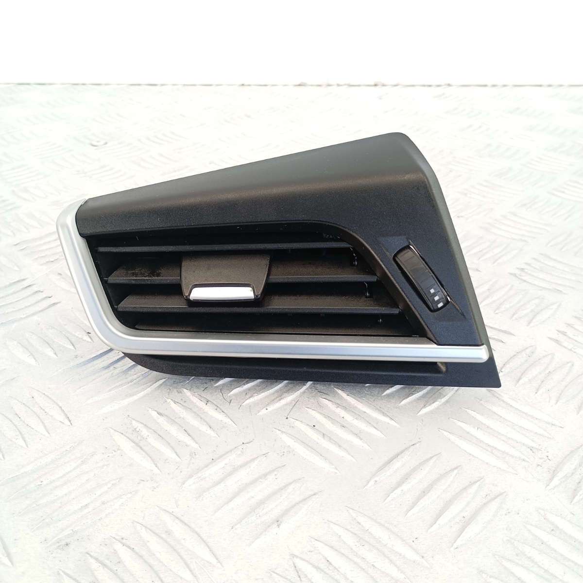 Bocchetta Aria Sinistra Cruscotto BMW Serie 2 F45 Active Tourer 9287287