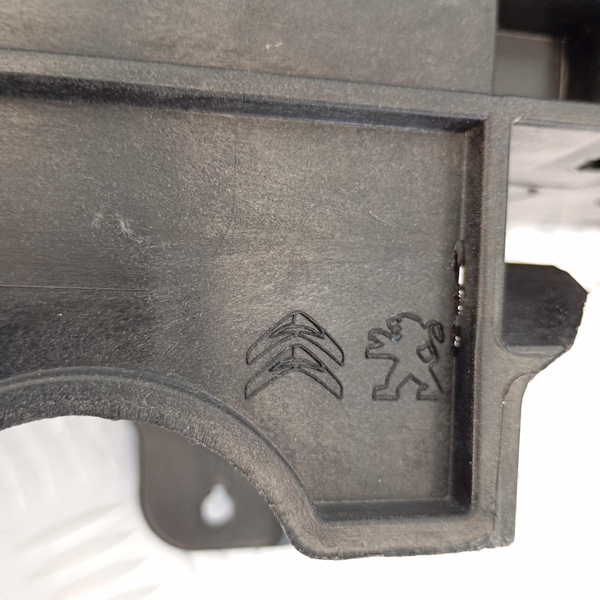 Batticofano Paraurti Anteriore Peugeot 3008 II C5 DS7 9824055880-01 - immagine 3