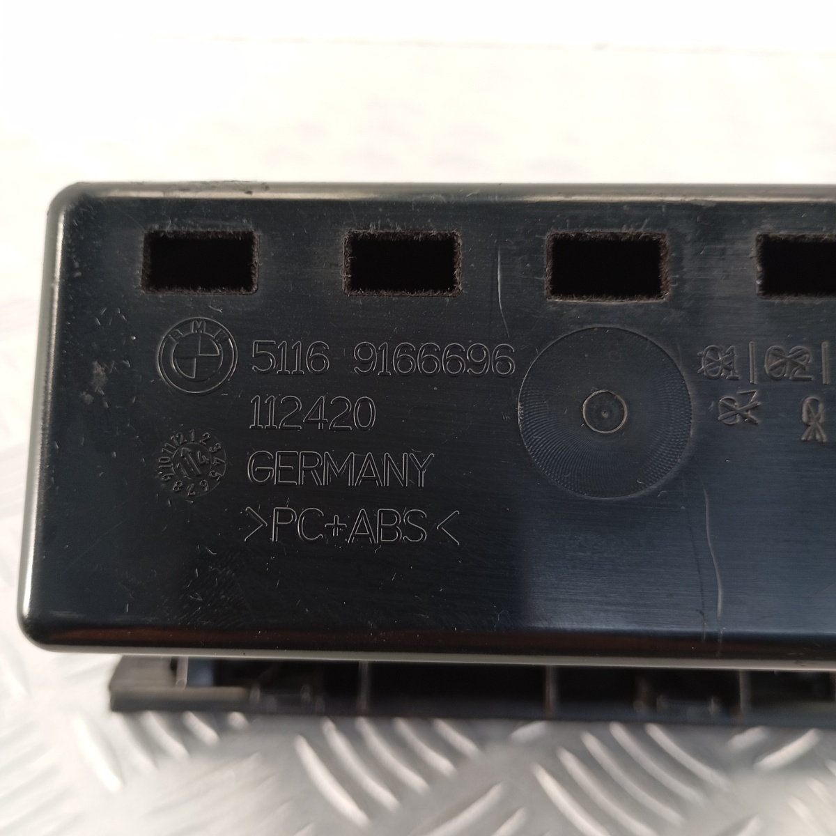 Cassetto Vano Portaoggetti BMW Serie 5 F10 F11 OEM 51169166696 - immagine 4