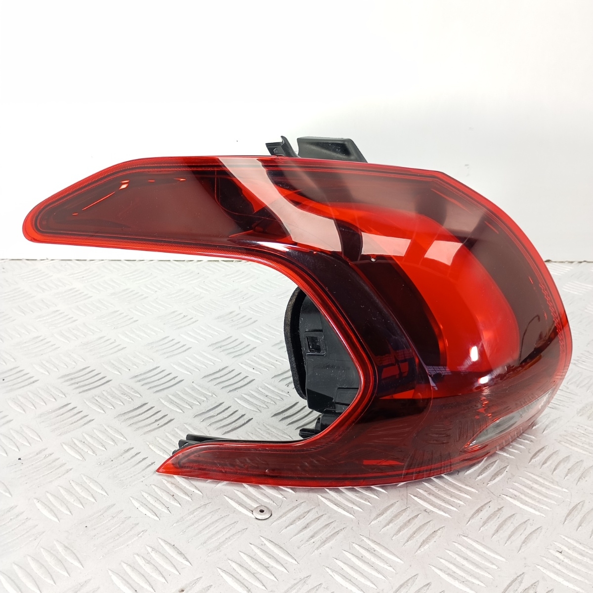 Fanale Posteriore Sinistro Esterno Peugeot 2008 I OEM 9814747880