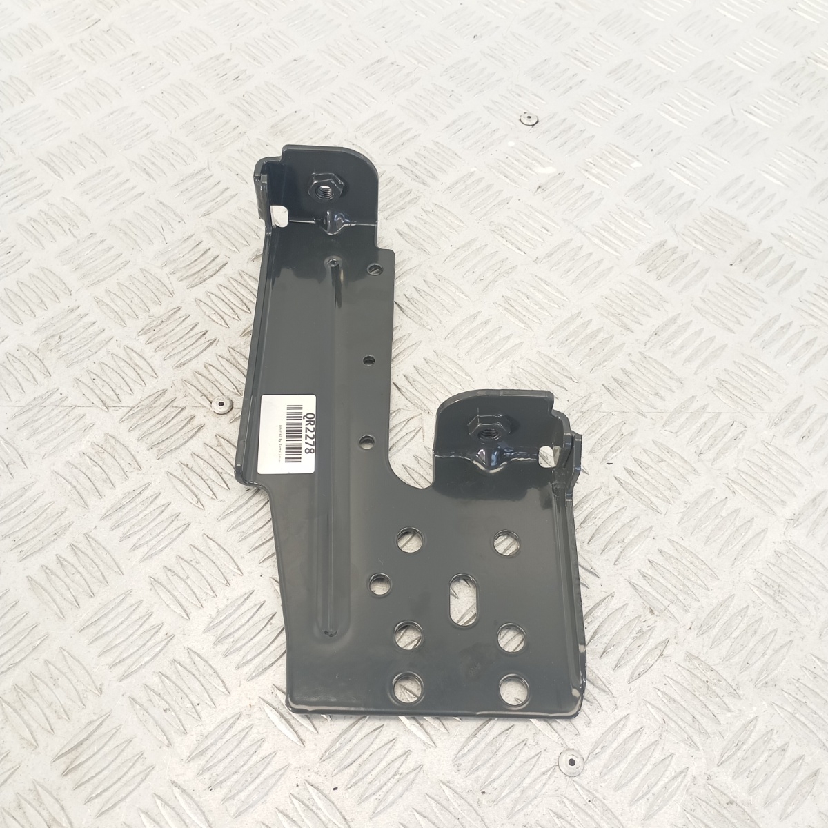 Supporto Radiatore Anteriore Sinistro Iveco Daily 2014–2023 OEM 5803250188 - immagine 2