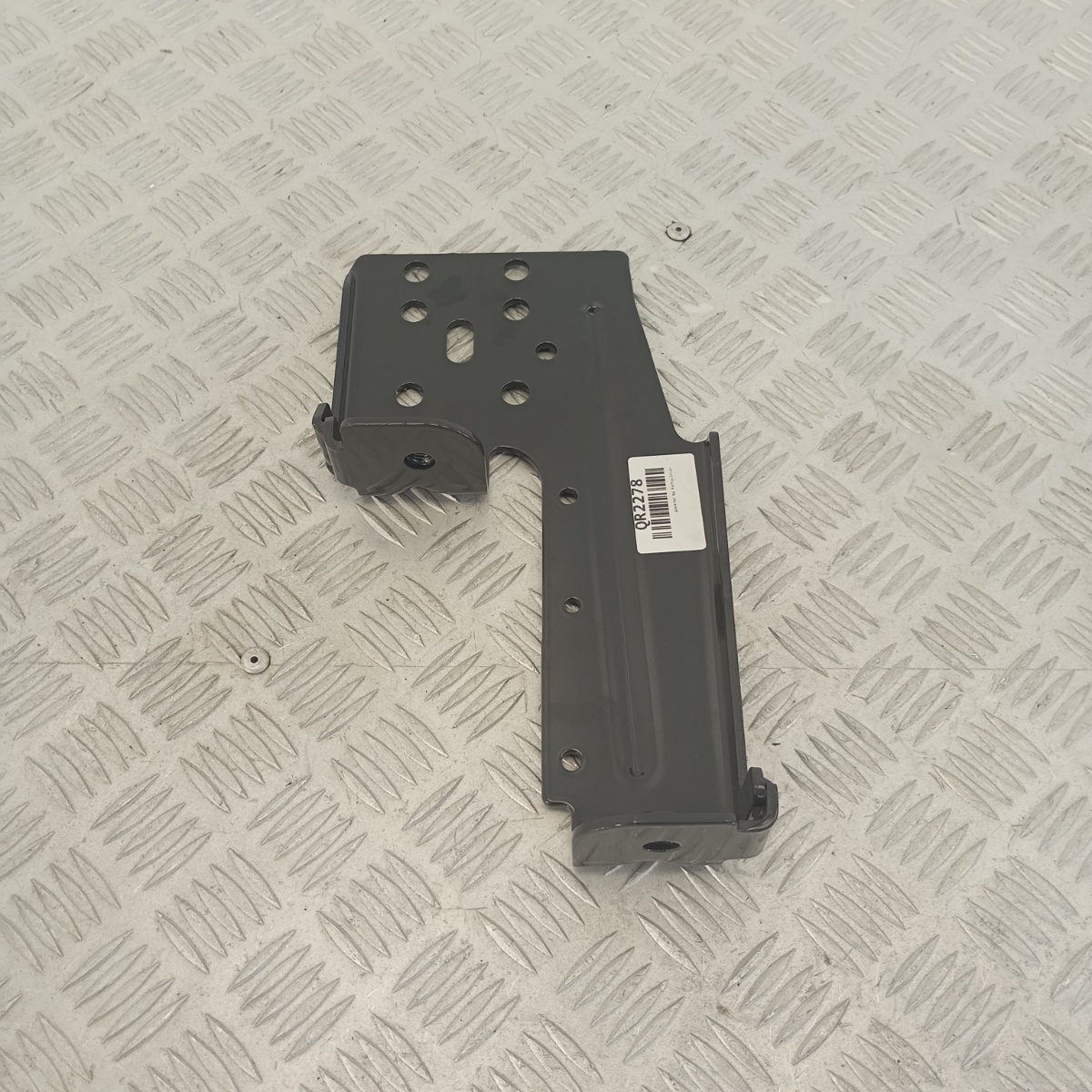 Supporto Radiatore Anteriore Sinistro Iveco Daily 2014–2023 OEM 5803250188 - immagine 3