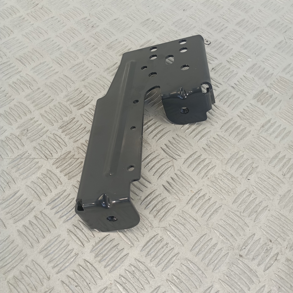 Supporto Radiatore Anteriore Sinistro Iveco Daily 2014–2023 OEM 5803250188 - immagine 5