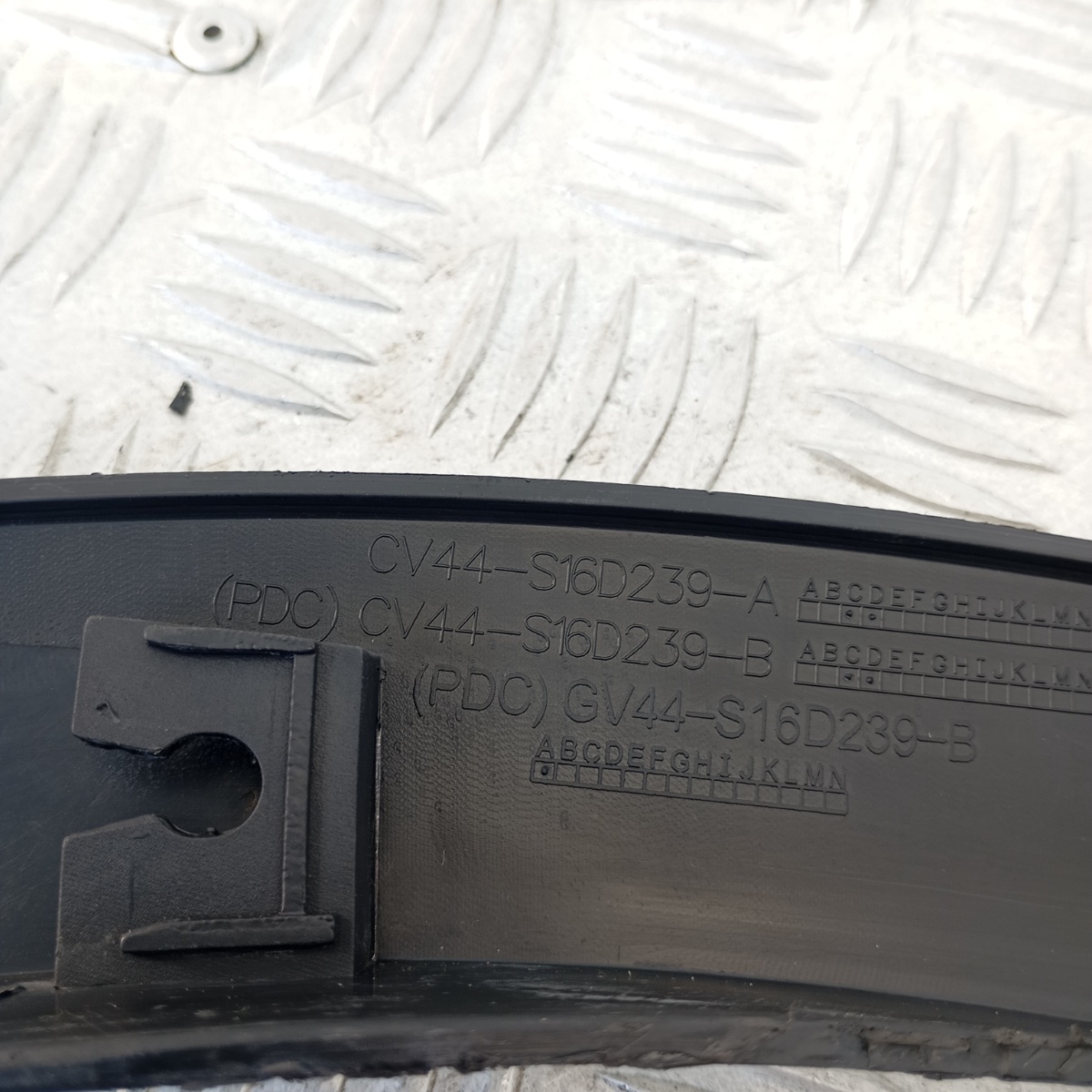 Arco passaruota Anteriore Sinistro Ford Kuga 12–19 CV44S16D239A - immagine 4