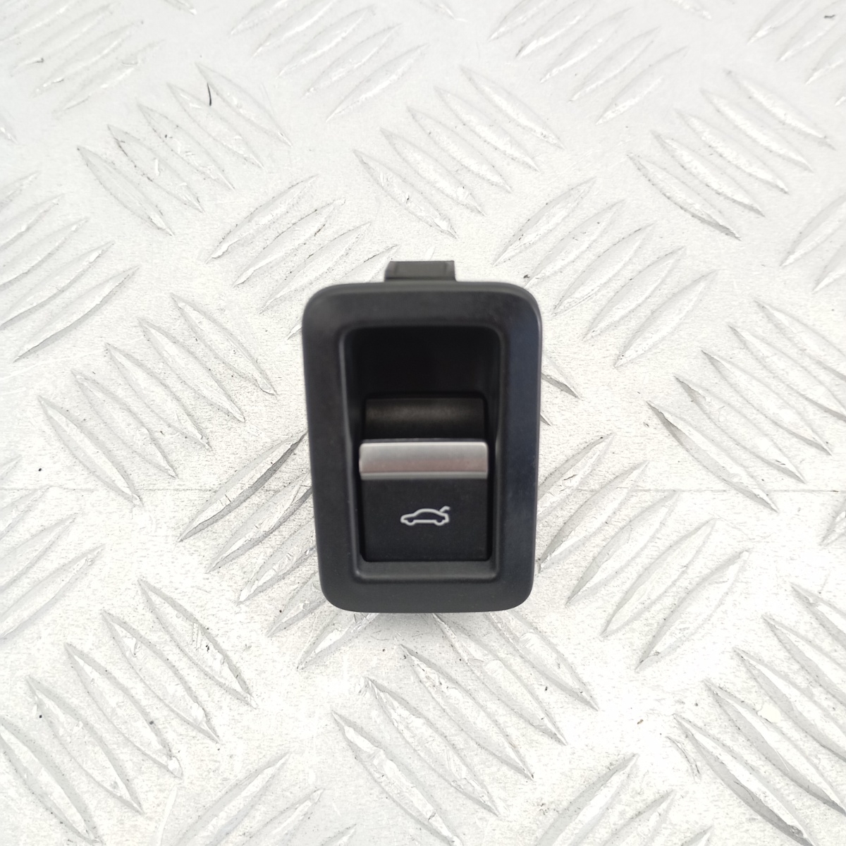 Interruttore apertura bagagliaio Audi A4 A5 Q5 2016-2023 4M0959831A - immagine 5