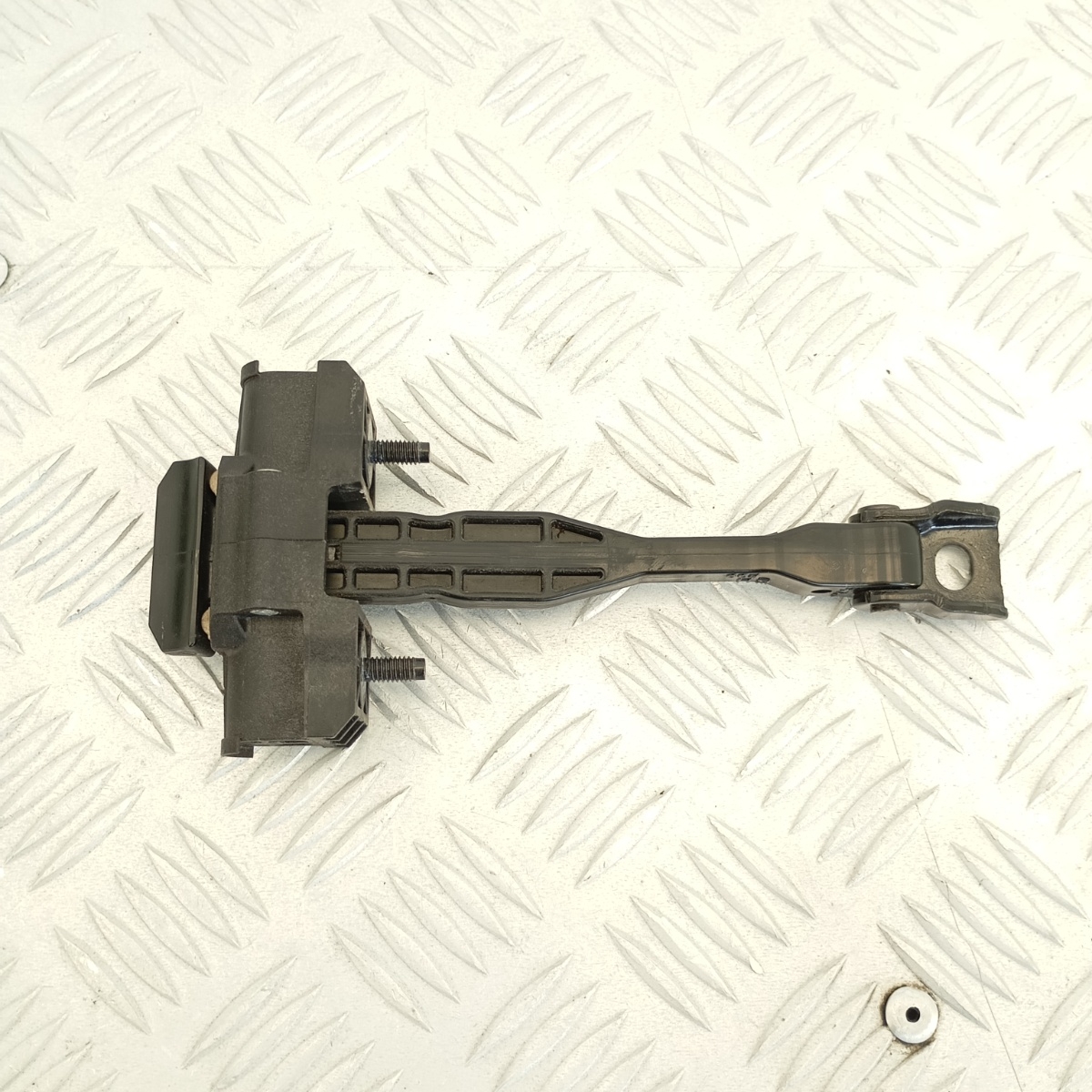 Braccio fermaporta posteriore sinistro smontato da BMW X2 F39 2017-2023 - immagine 3