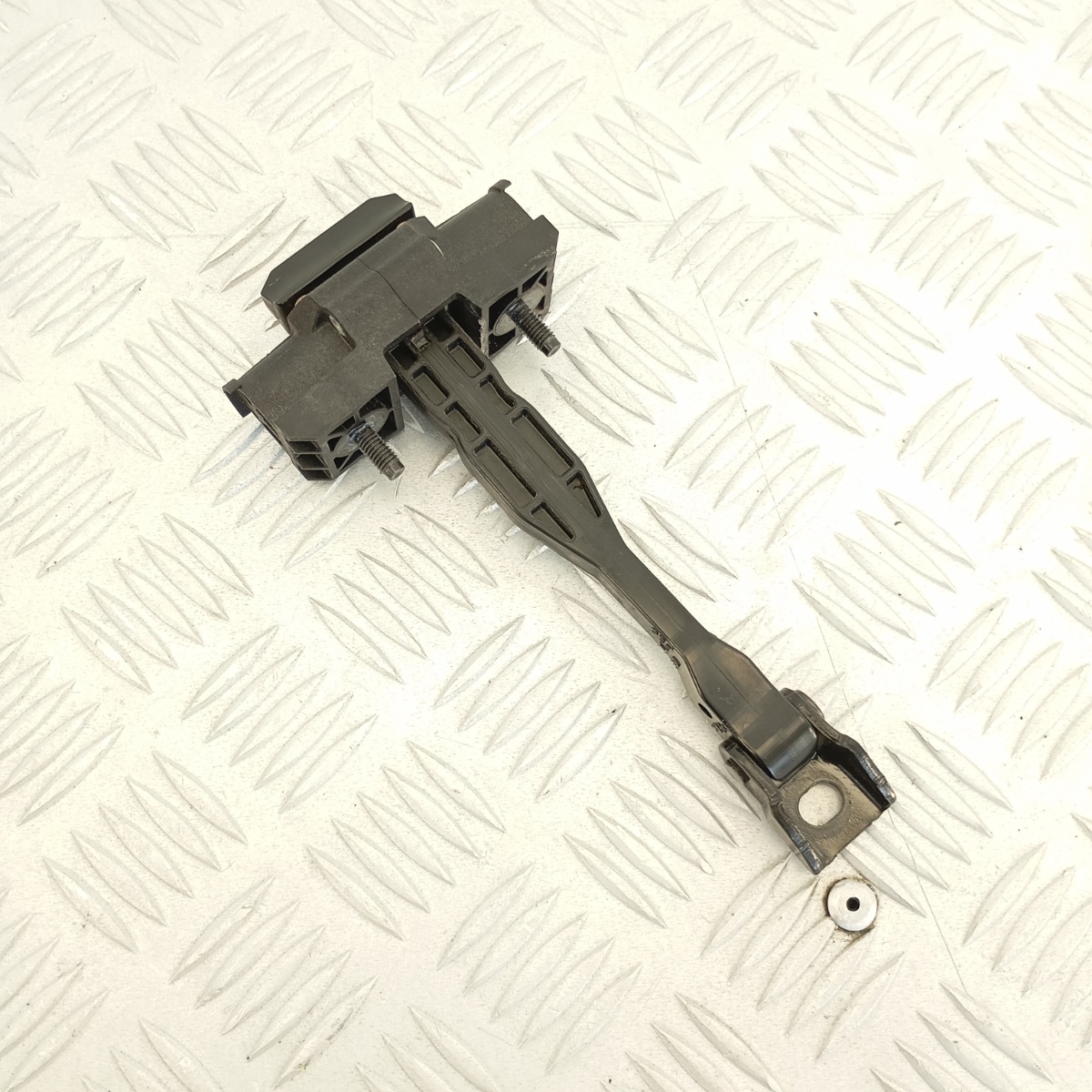 Braccio fermaporta posteriore sinistro smontato da BMW X2 F39 2017-2023 - immagine 2