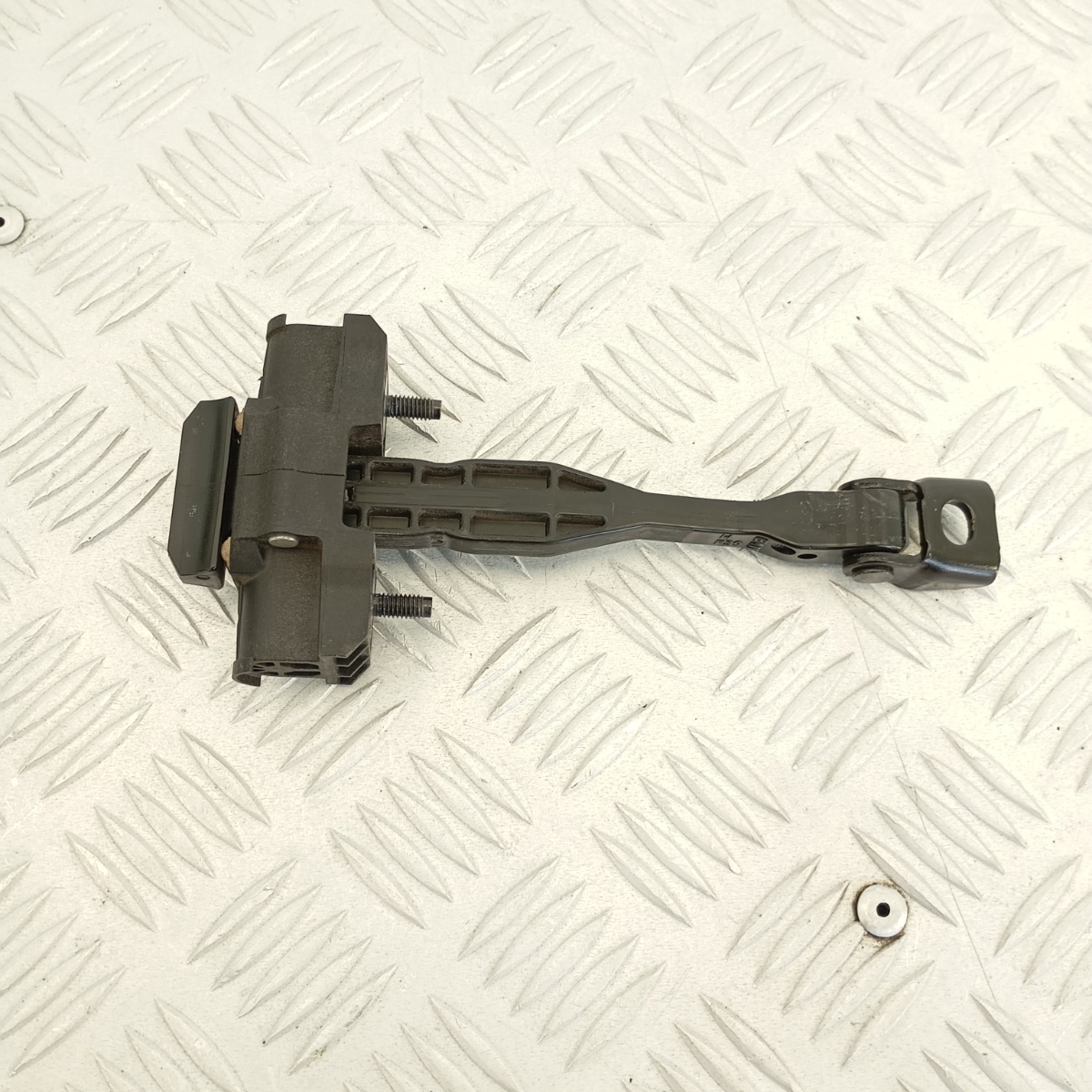 Braccio fermaporta posteriore sinistro smontato da BMW X2 F39 2017-2023 - immagine 6