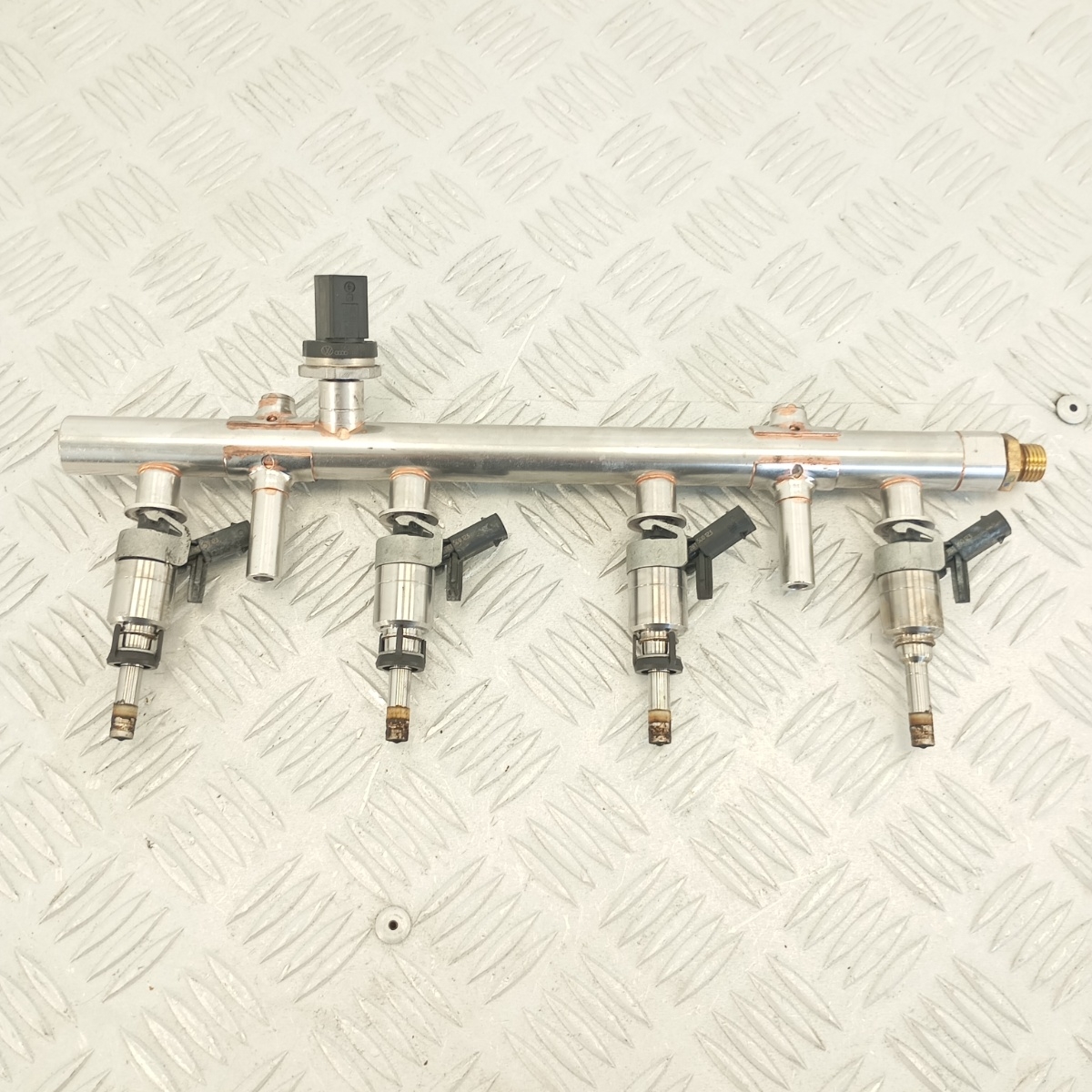 Rampa iniezione benzina con iniettori Audi VW Seat Skoda 1.8 2.0 TFSI 2012-2018 06K133317C - immagine 6