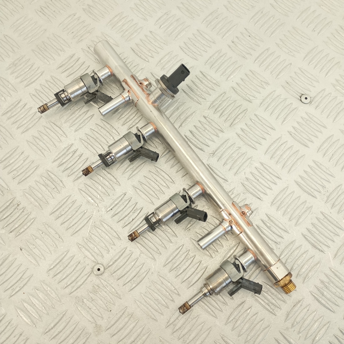 Rampa iniezione benzina con iniettori Audi VW Seat Skoda 1.8 2.0 TFSI 2012-2018 06K133317C - immagine 8