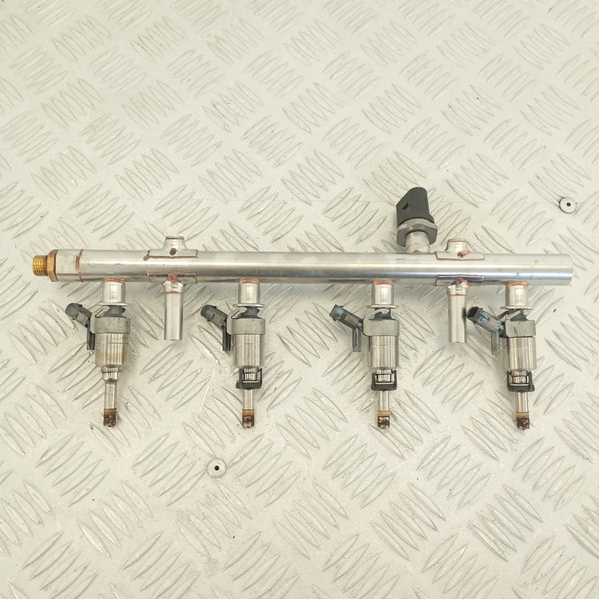 Rampa iniezione benzina con iniettori Audi VW Seat Skoda 1.8 2.0 TFSI 2012-2018 06K133317C - immagine 4