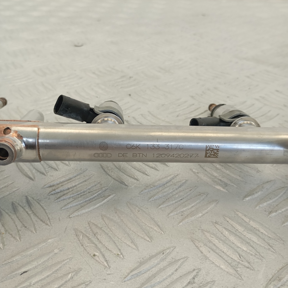 Rampa iniezione benzina con iniettori Audi VW Seat Skoda 1.8 2.0 TFSI 2012-2018 06K133317C - immagine 7