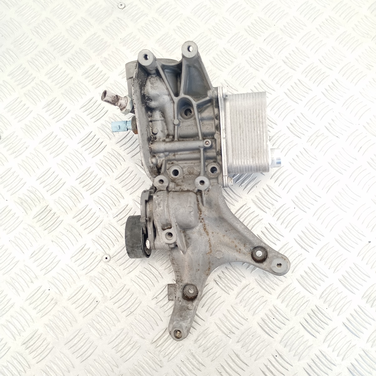 Radiatore olio con supporto filtro Audi VW Seat Skoda Porsche 1.8 / 2.0 TSI 06L117021C - immagine 3