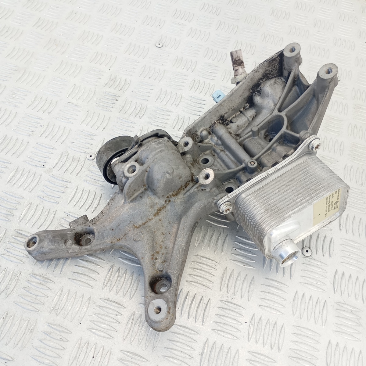 Radiatore olio con supporto filtro Audi VW Seat Skoda Porsche 1.8 / 2.0 TSI 06L117021C - immagine 7
