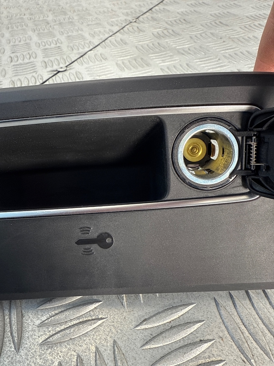 Presa Accendisigari Mercedes Classe S W222 2014-2020 A2228211600 - immagine 2