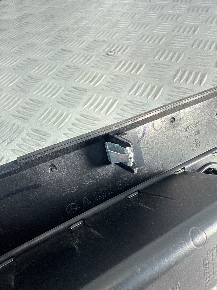 Presa Accendisigari Mercedes Classe S W222 2014-2020 A2228211600 - immagine 4