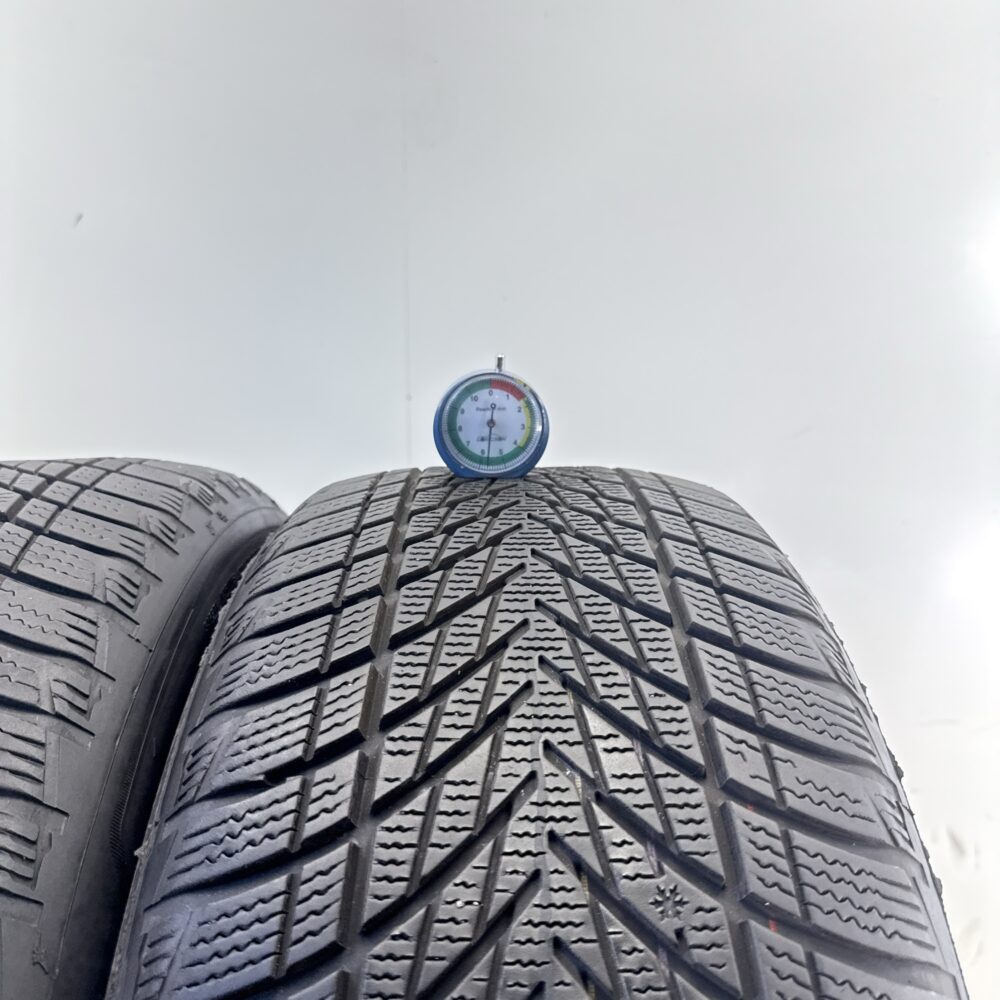 Gomme Usate 235 45 R19 99V Goodyear UltraGrip Performance3 81% Invernali - immagine 2