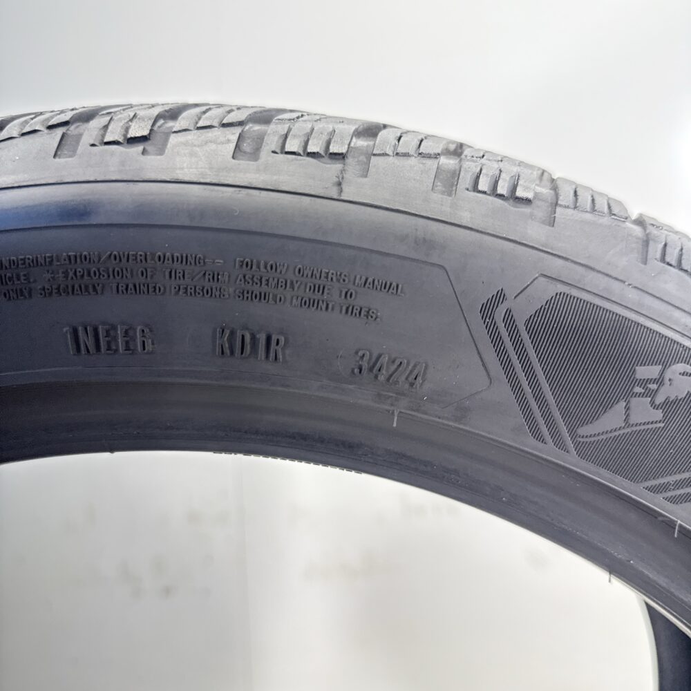 Gomme Usate 235 45 R19 99V Goodyear UltraGrip Performance3 81% Invernali - immagine 9
