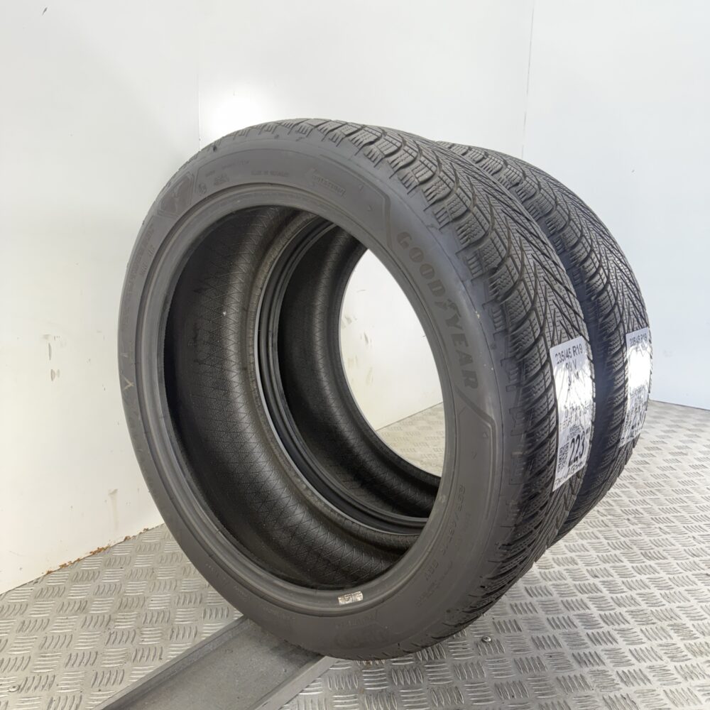 Gomme Usate 235 45 R19 99V Goodyear UltraGrip Performance3 81% Invernali - immagine 4
