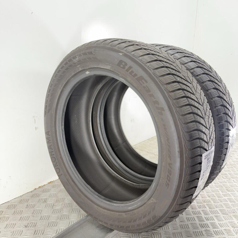 Gomme Usate 225 55 R19 99V Yokohama BluEarth Winter V905 71% Invernali - immagine 10