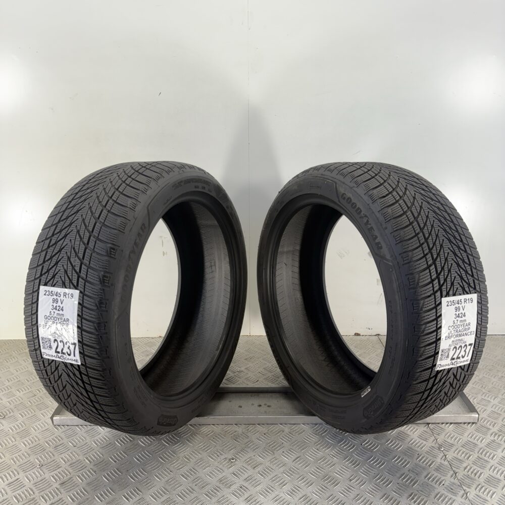Gomme Usate 235 45 R19 99V Goodyear UltraGrip Performance3 81% Invernali - immagine 6