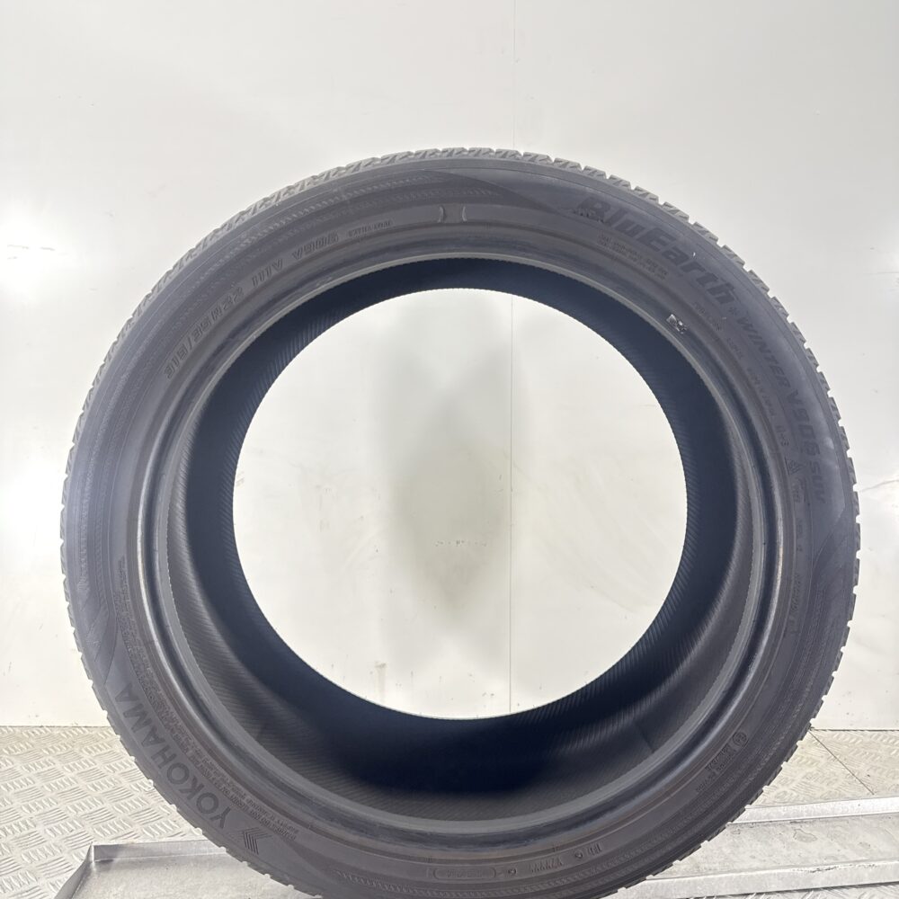 Gomme Usate 315 35 R22 111V Yokohama BluEarth Winter V906 81% Invernali - immagine 7
