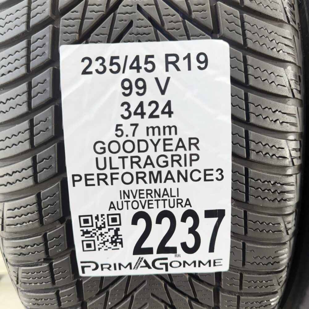 Gomme Usate 235 45 R19 99V Goodyear UltraGrip Performance3 81% Invernali - immagine 3