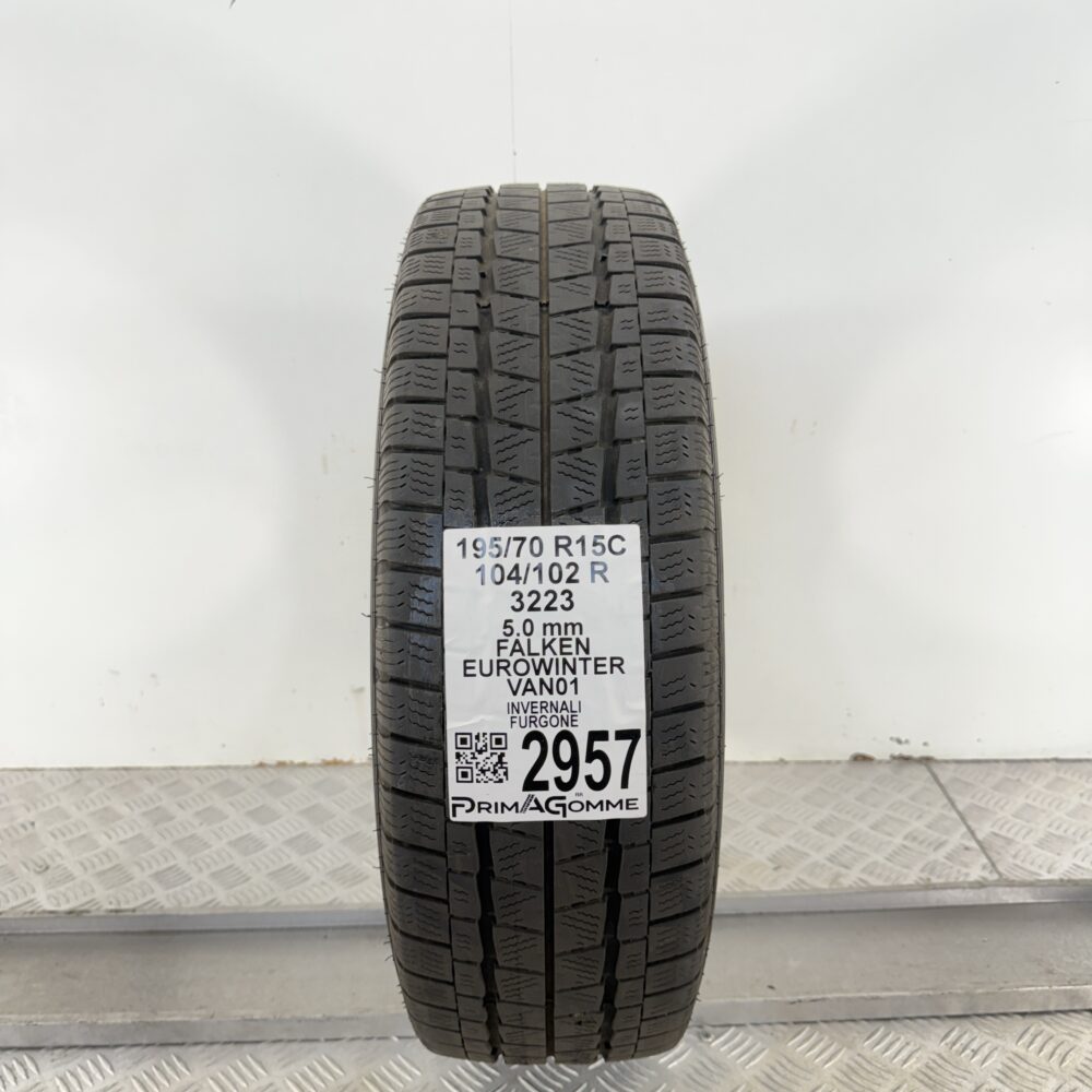 Gomma Usata 195 70 R15C 104/102R Falken Eurowinter VAN01 Invernale