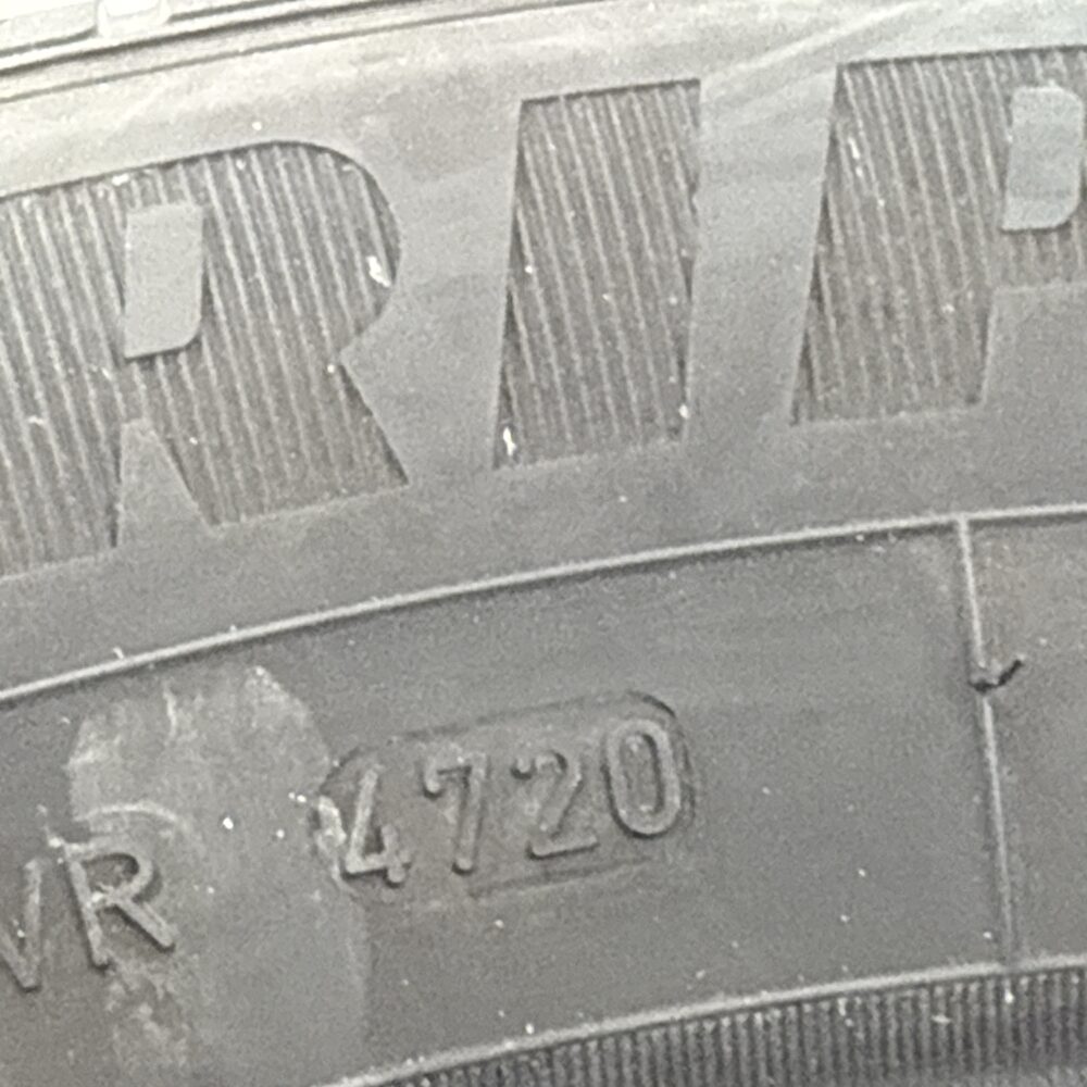 Gomme Usate 215 60 R17 96H Goodyear Efficient Grip SUV 4X4 Estive - immagine 9