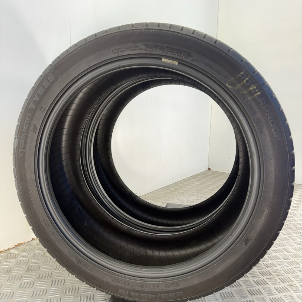 Gomme Usate 235 45 R19 XL 99W Nokian Powerproof Estive - immagine 4