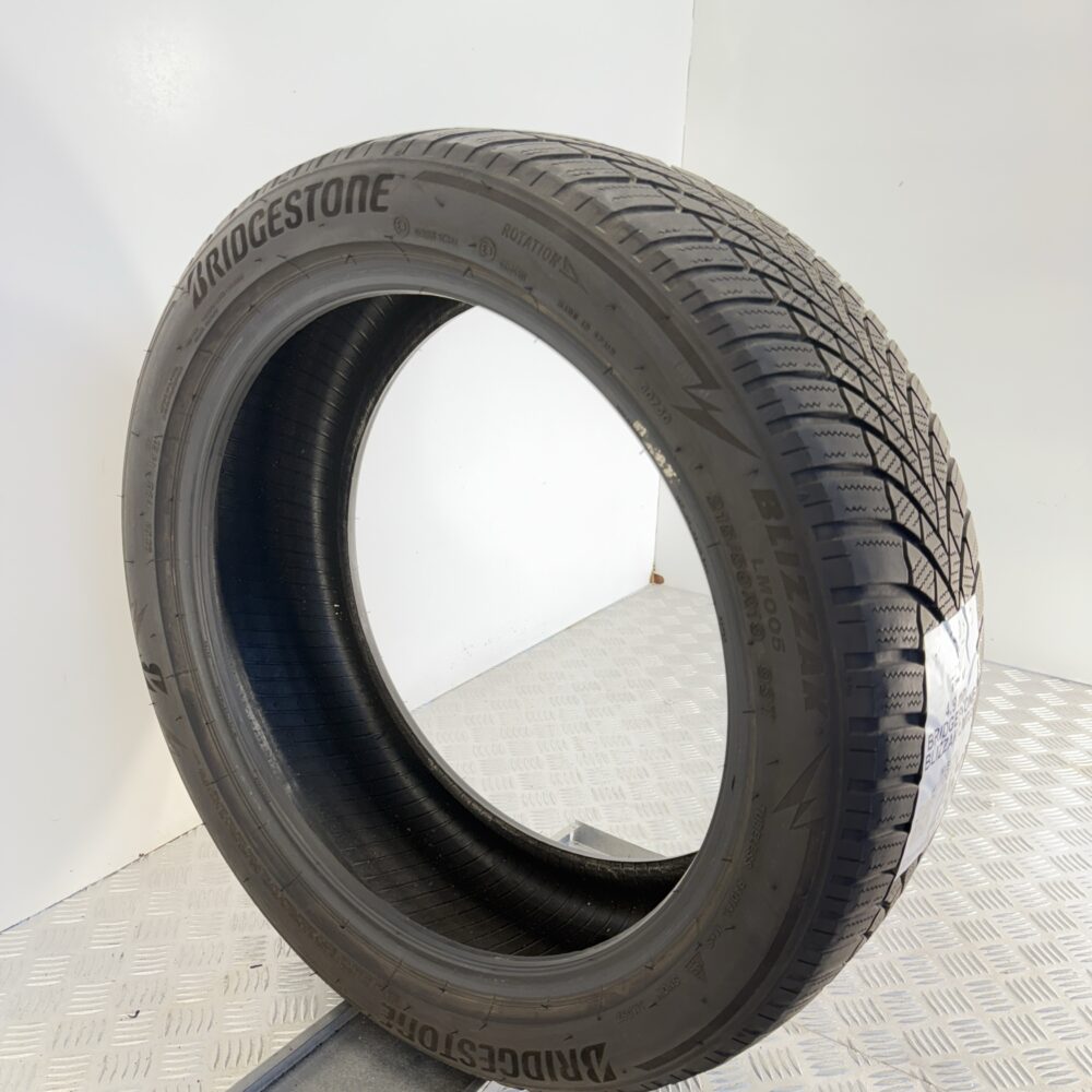Gomma Usata 215 50 R19 93T Bridgestone Blizzak LM005 Invernale - immagine 5