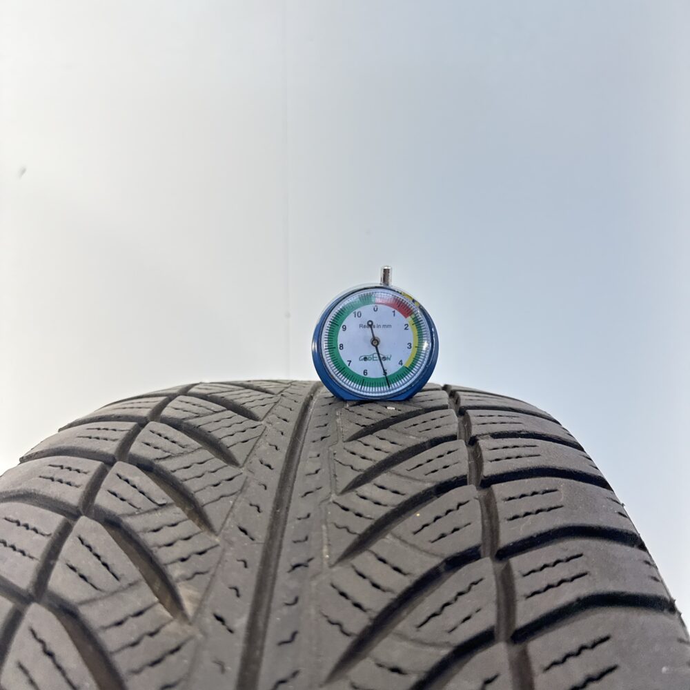 Gomma Usata 245 45 R18 XL 100V Goodyear Ultragrip 8 RunFlat Invernale - immagine 2
