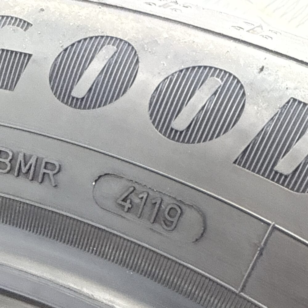 Gomma Usata 215 55 R17 94V Goodyear EfficientGrip Performance 71% Estivo - immagine 8