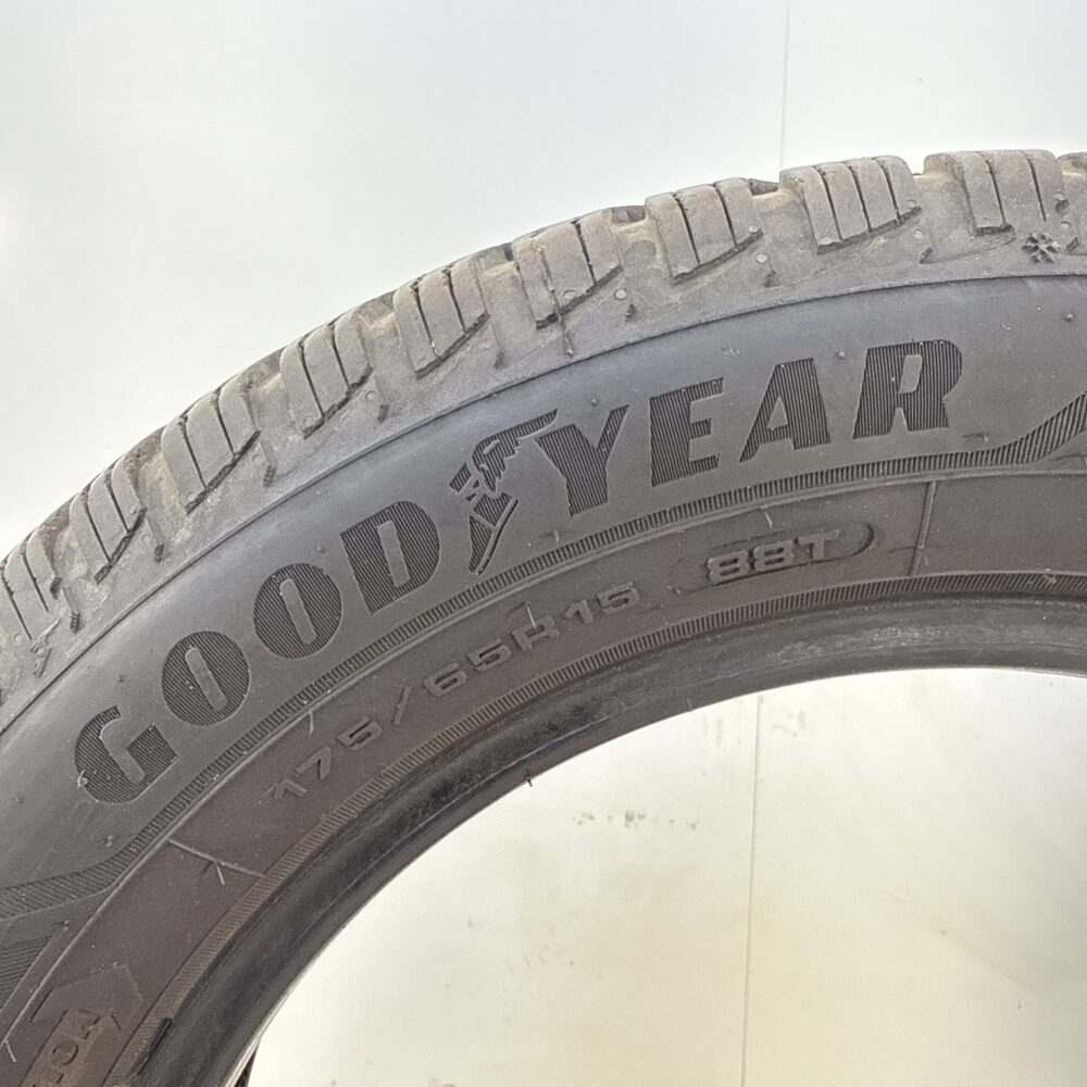 Gomme Usate 175 65 R15 88T Goodyear Ultra Grip 9+ Invernali - immagine 13