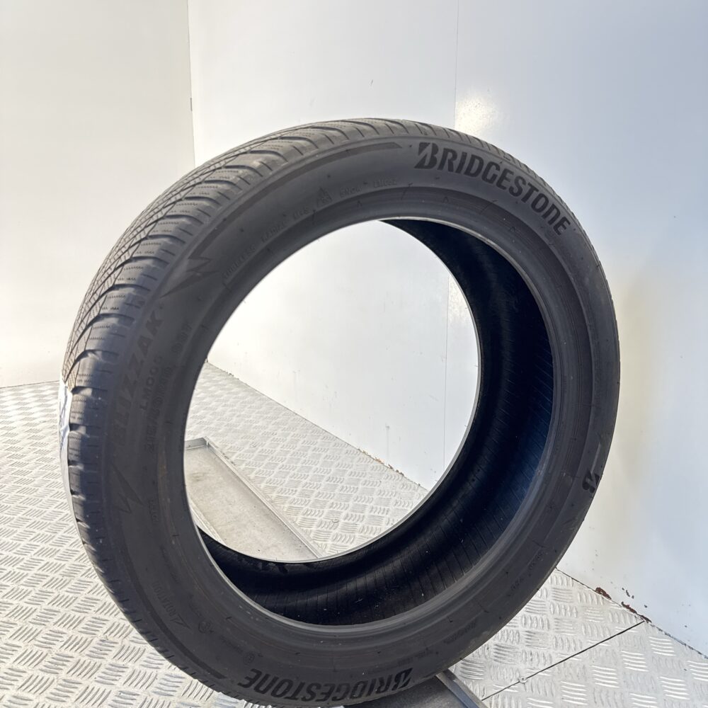 Gomma Usata 215 50 R19 93T Bridgestone Blizzak LM005 Invernale - immagine 4