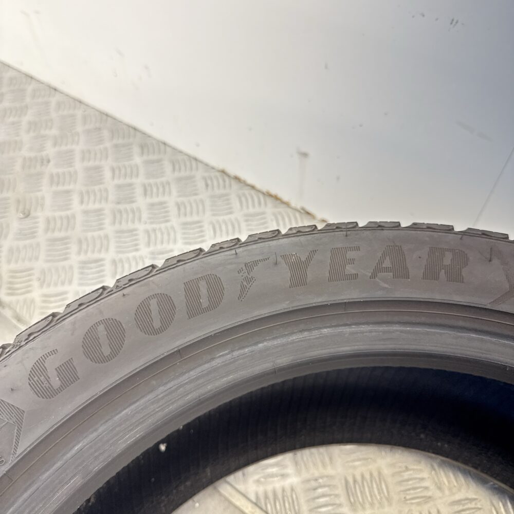 Gomma Usata 245 45 R18 XL 100V Goodyear Ultragrip 8 RunFlat Invernale - immagine 8