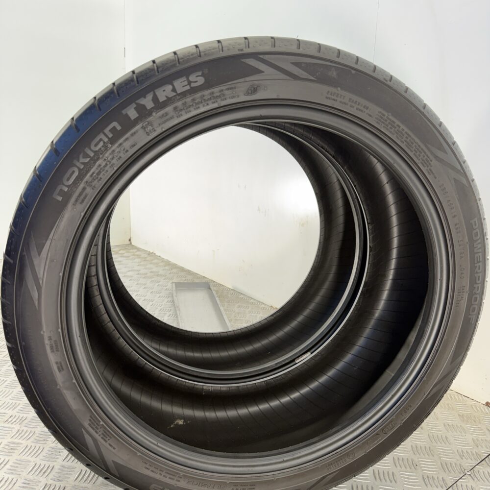 Gomme Usate 235 45 R19 XL 99W Nokian Powerproof Estive - immagine 5