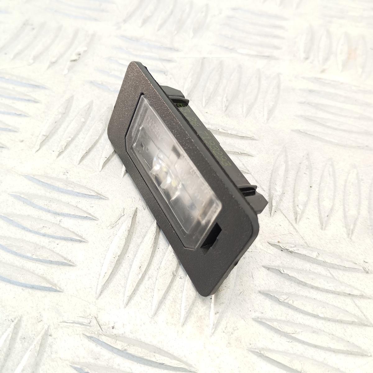 Luce targa LED BMW Serie 2 F45 F46 2014–2021 OEM 7193293 - immagine 4