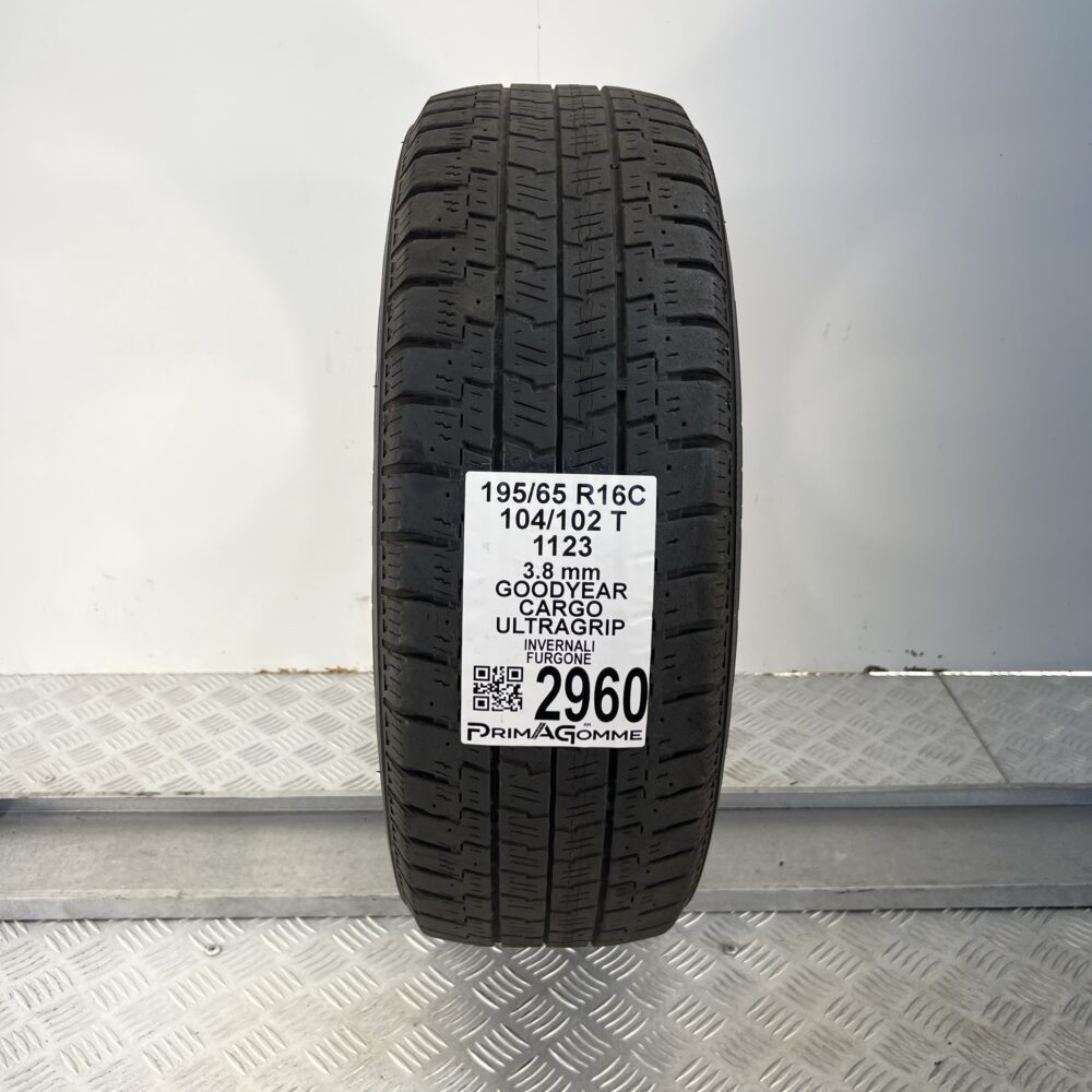 Gomma Usata 195 65 R16C 104/102T Goodyear Cargo Ultragrip Invernale