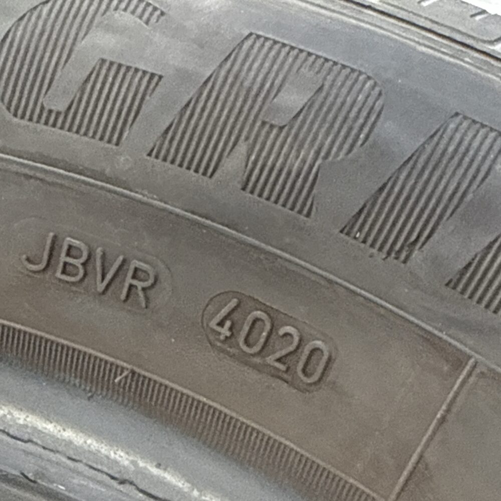 Gomme Usate 215 60 R17 96H Goodyear Efficient Grip SUV 4X4 Estive - immagine 12