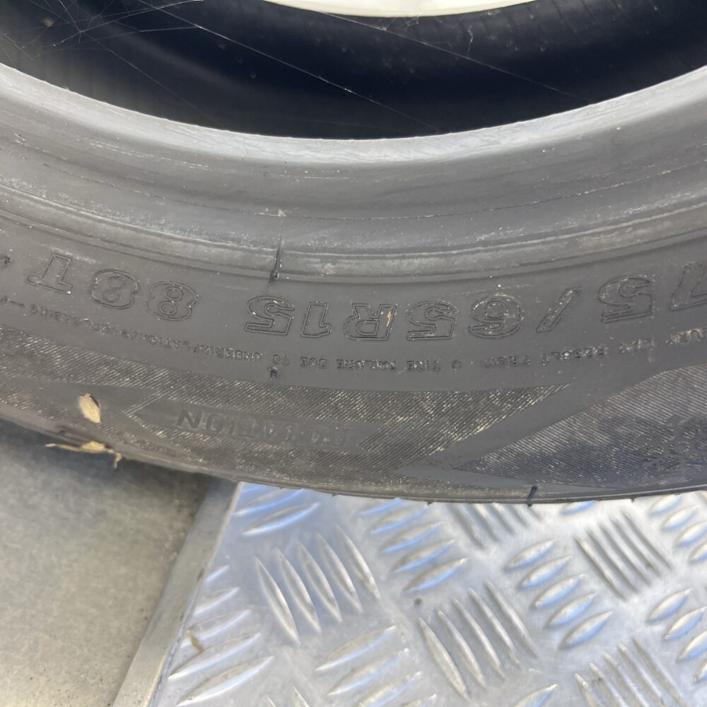Gomma Usata 175 65 R15 88T Maxxis Presa Snow 98% Invernale - immagine 7