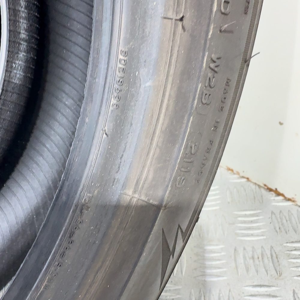Gomme Usate 215 45 R18 93V XL Bridgestone Blizzak LM005 73% Invernali - immagine 9