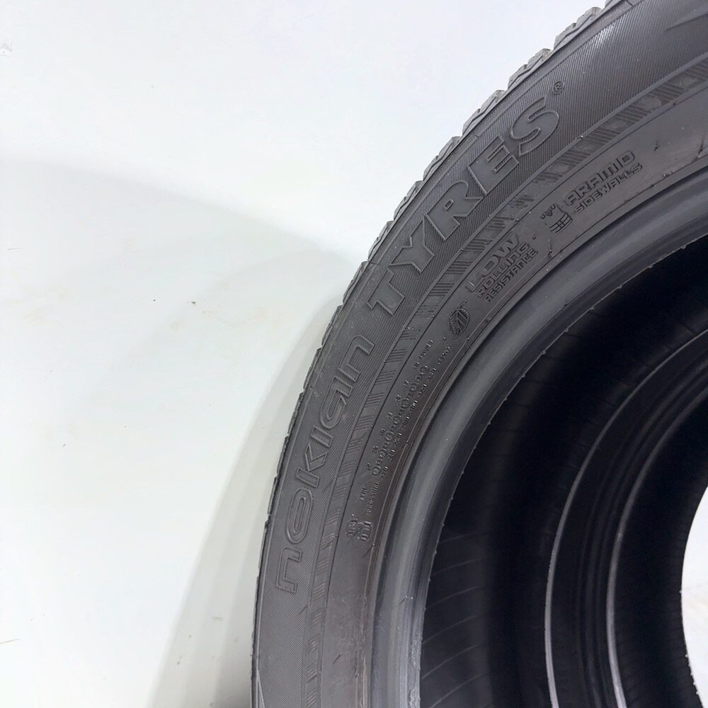 Gomme Usate 235 55 R19 105V XL Nokian Tyres WR SUV 4 81% Invernali - immagine 9