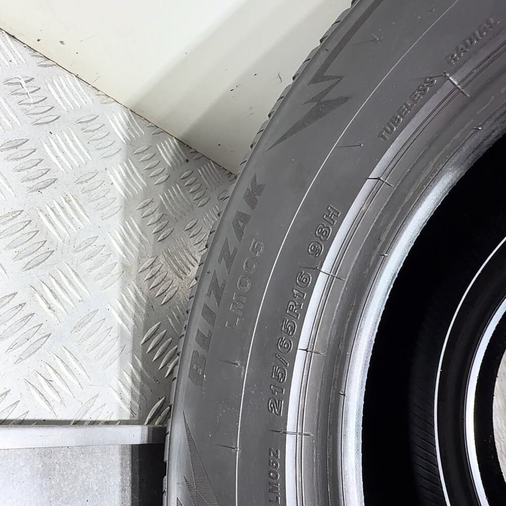 Gomme Usate 215 65 R16 98H Bridgestone Blizzak LM005 Invernali - immagine 10