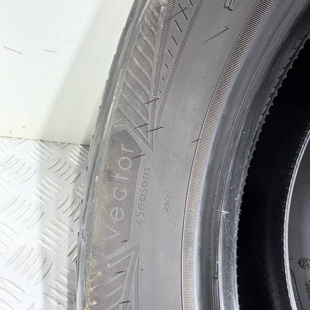 Gomme Usate 215 60 R17 100H Goodyear Vector 4Seasons 4 Stagioni - immagine 11